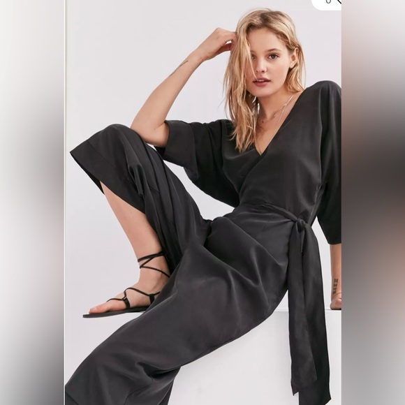 Silence + Noise‎ Black Kimono Wrap Culotte Jump Suit 2 NWOT - Picture 2 of 8
